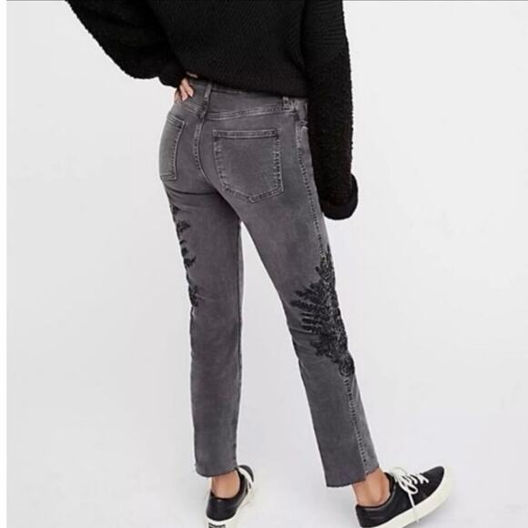 Free People We The Free Grey Floral Embroidered Girlfriend Straight Leg Jeans 27 - Picture 7 of 8